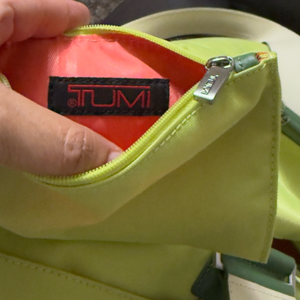 Tumi Green Tote Bag excellent condition - Picture 14 of 17